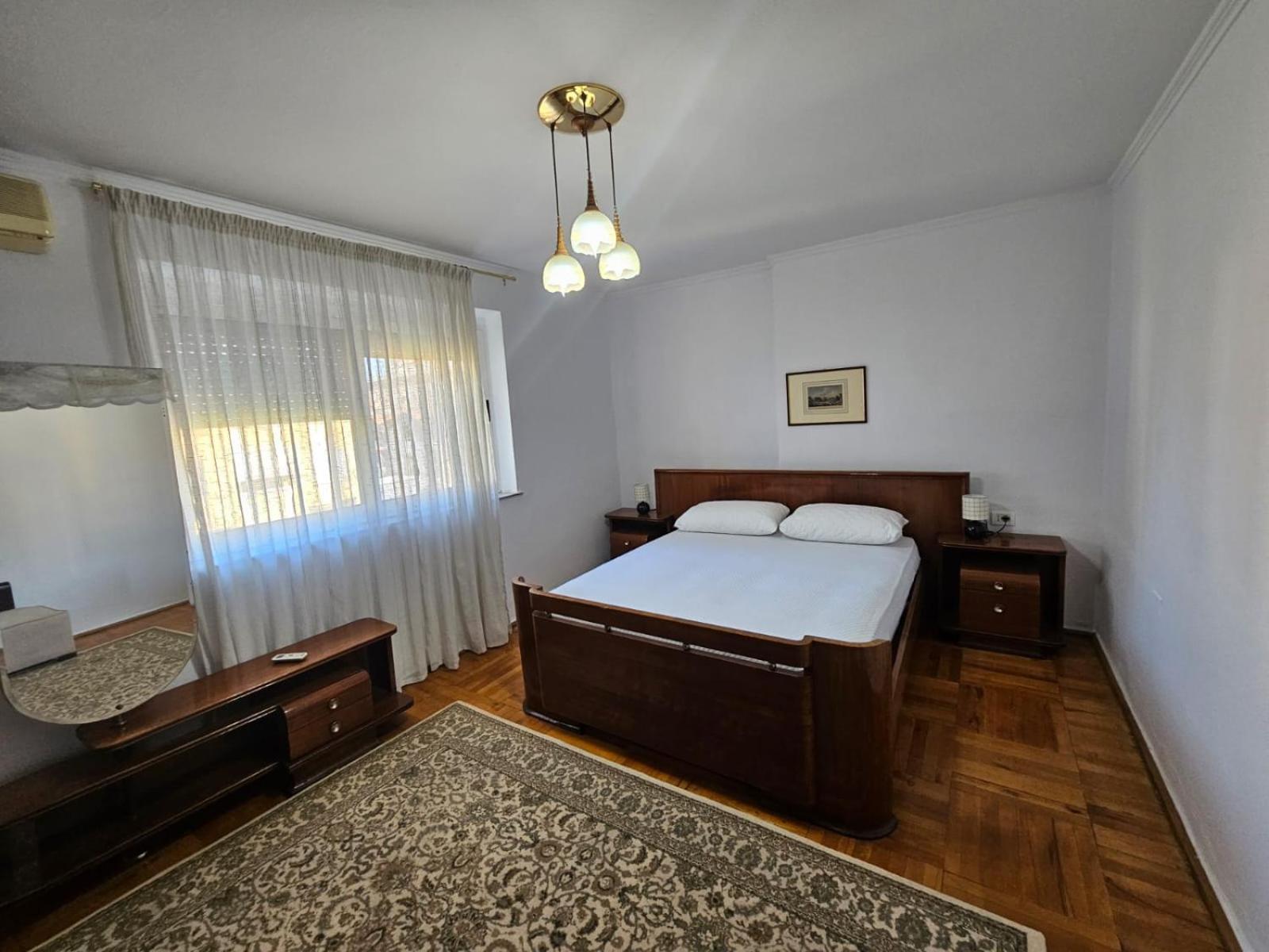 Apartament Vintage Blloku Tirana