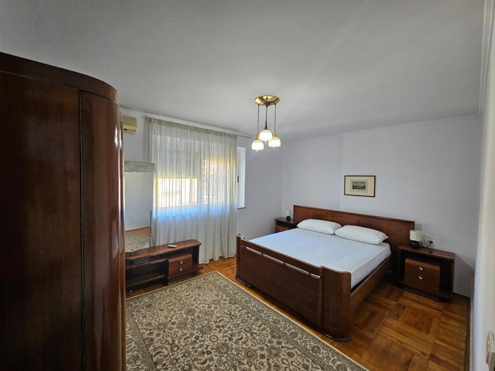 Apartament Vintage Blloku Tirana